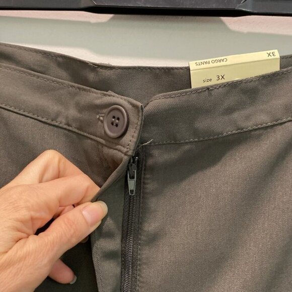 Max Studio Plus Size Soft Twill Ankle Cargo Pants Size 3X - Picture 12 of 16